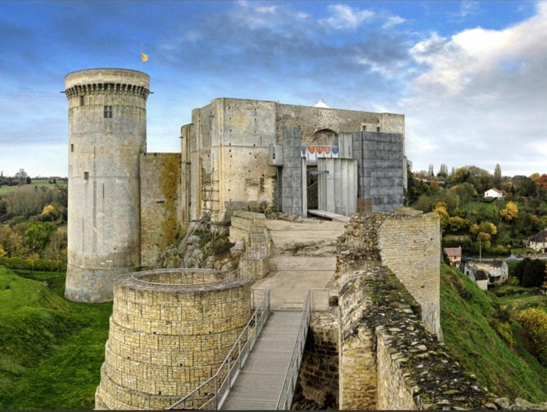 La Chambre Des Remparts Falaise  Exterior photo